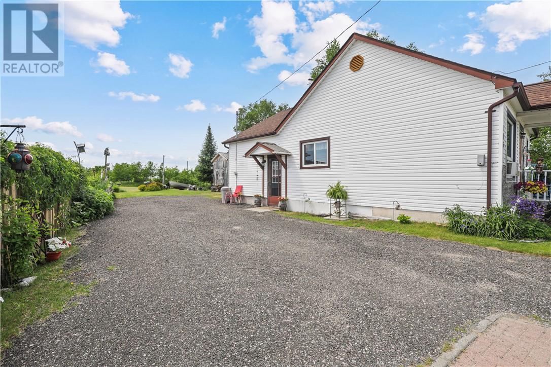 145 Algoma Street, Massey, Ontario  P0P 1P0 - Photo 4 - 2128877