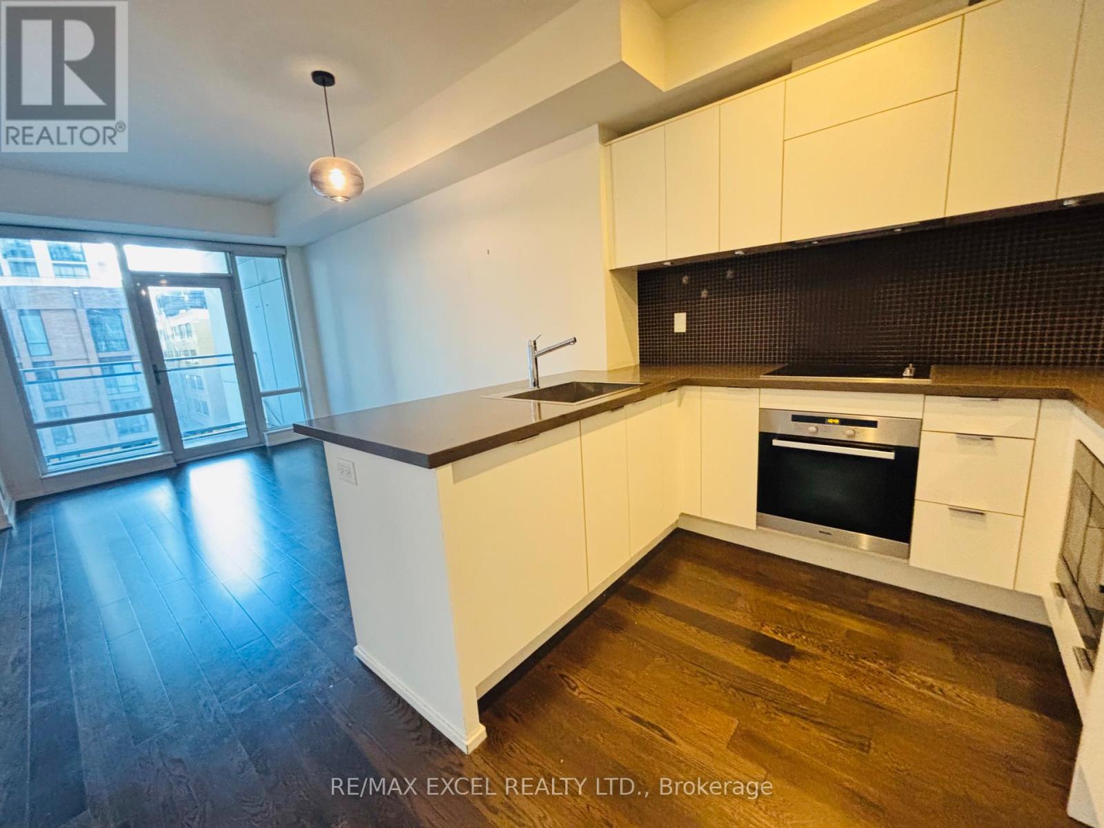 901 - 21 WIDMER STREET, Toronto, Ontario
