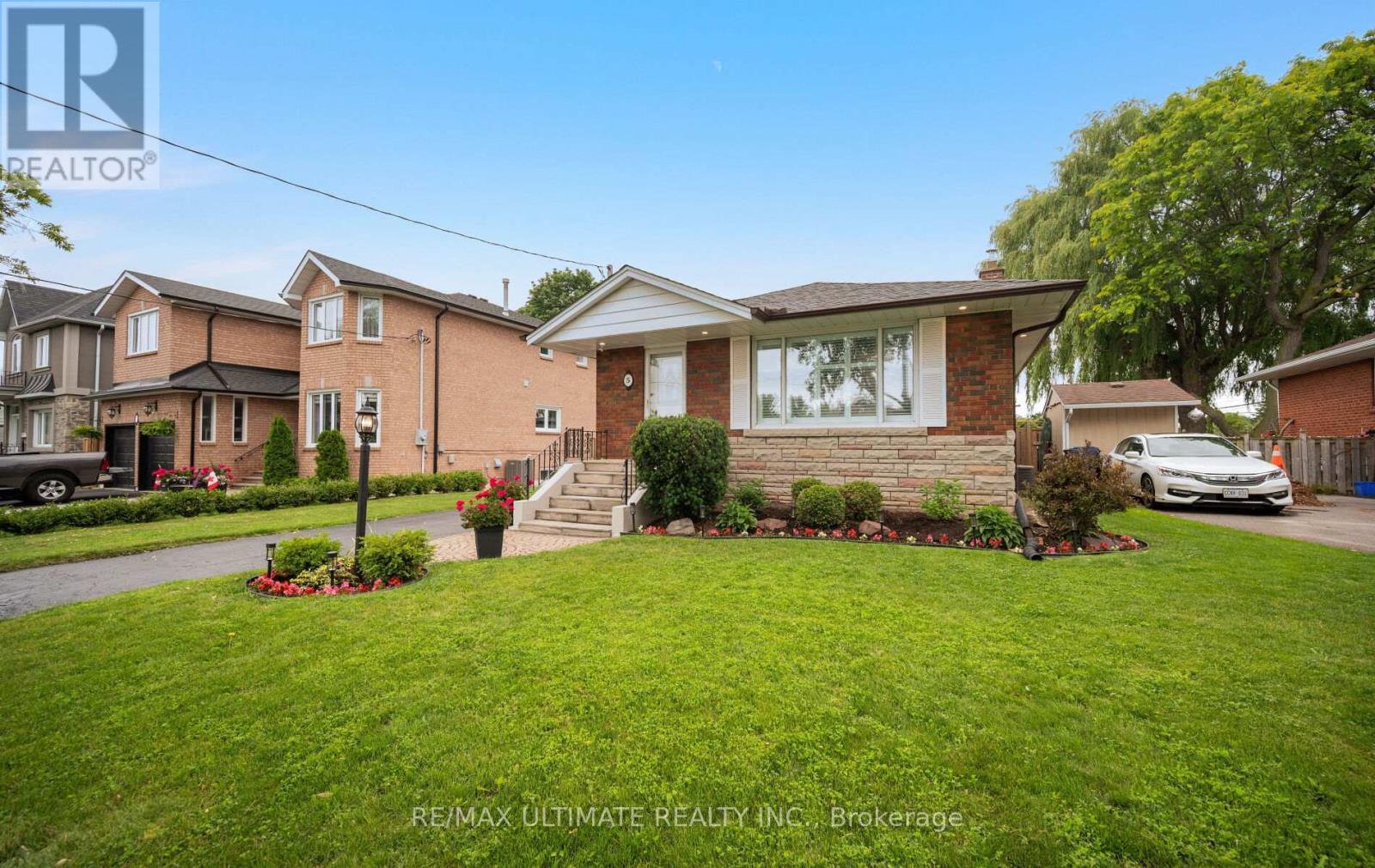 5 Mendip Crescent, Toronto, Ontario  M1P 1Y3 - Photo 5 - E13499358