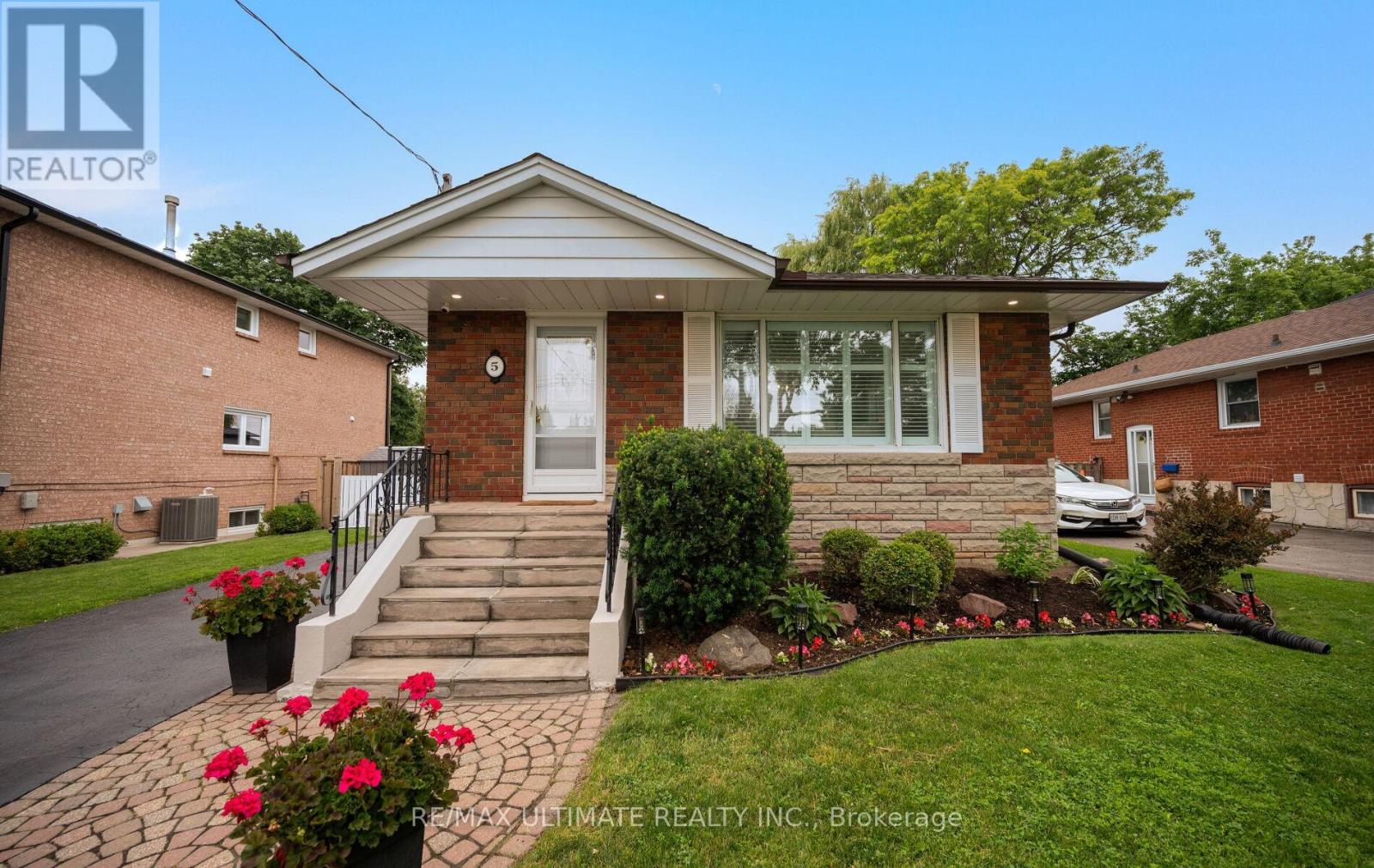 5 Mendip Crescent, Toronto, Ontario  M1P 1Y3 - Photo 6 - E13499358