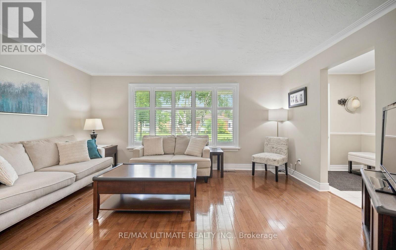 5 Mendip Crescent, Toronto, Ontario  M1P 1Y3 - Photo 9 - E13499358
