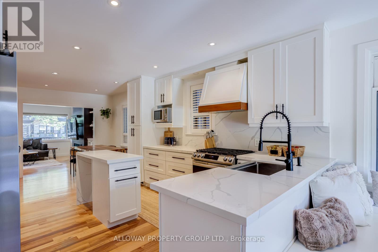 22 Fourth Street, Toronto, Ontario  M8V 2Y3 - Photo 14 - W13499446