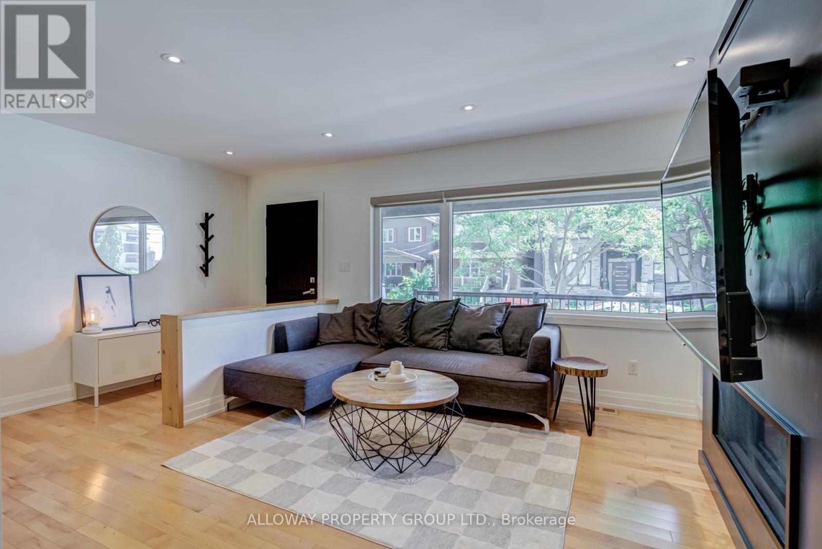 22 Fourth Street, Toronto, Ontario  M8V 2Y3 - Photo 6 - W13499446