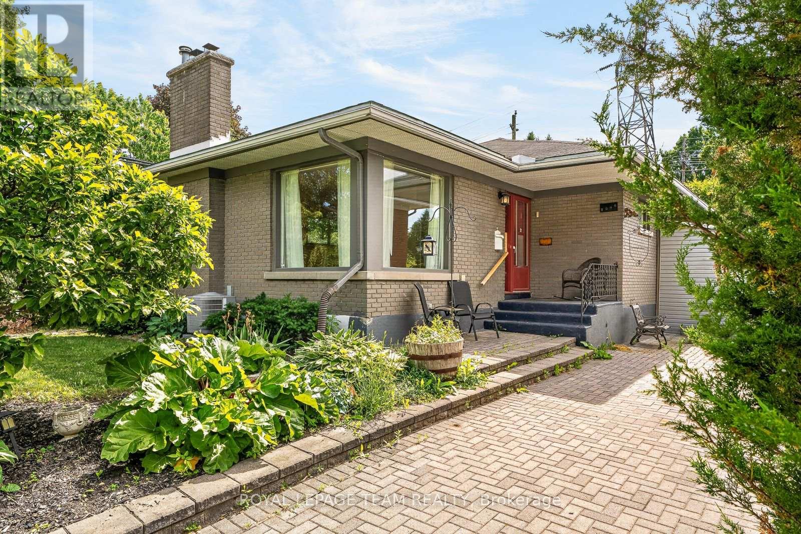 2046 DORVAL AVENUE, Ottawa, Ontario