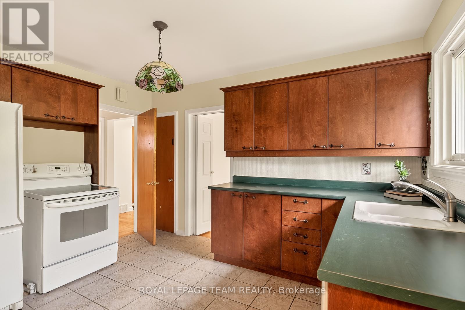 2046 Dorval Avenue, Ottawa, Ontario  K1G 2N8 - Photo 11 - X13499508