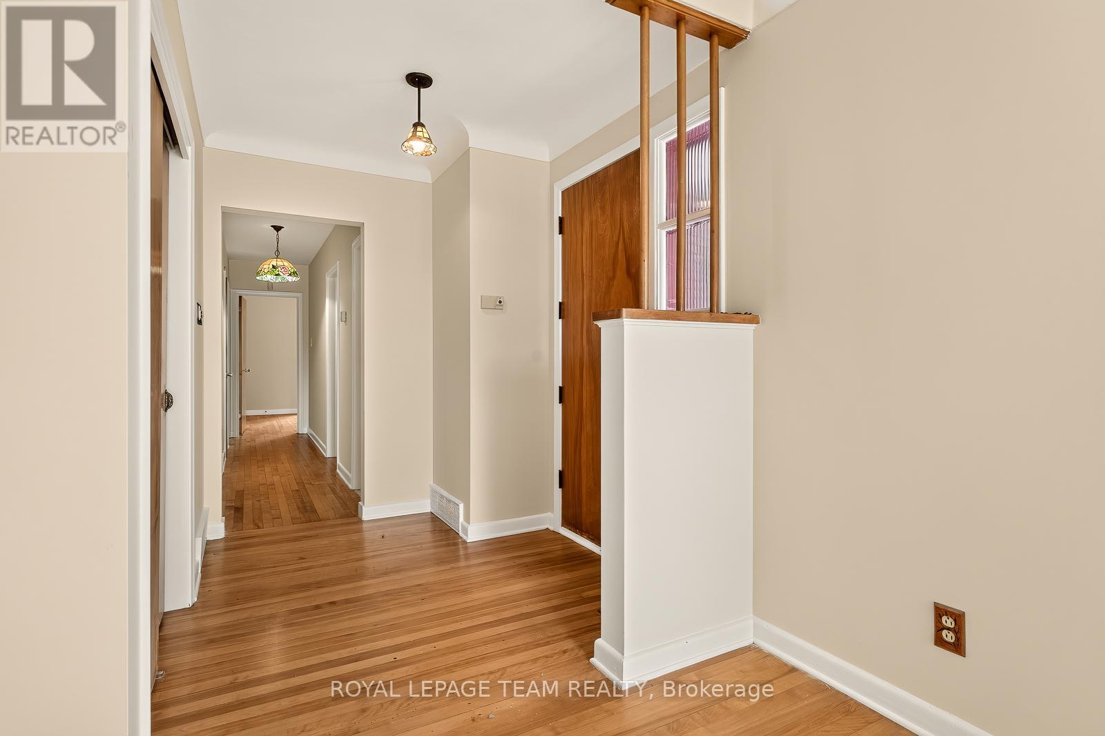 2046 Dorval Avenue, Ottawa, Ontario  K1G 2N8 - Photo 2 - X13499508