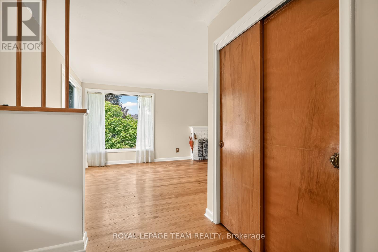 2046 Dorval Avenue, Ottawa, Ontario  K1G 2N8 - Photo 3 - X13499508