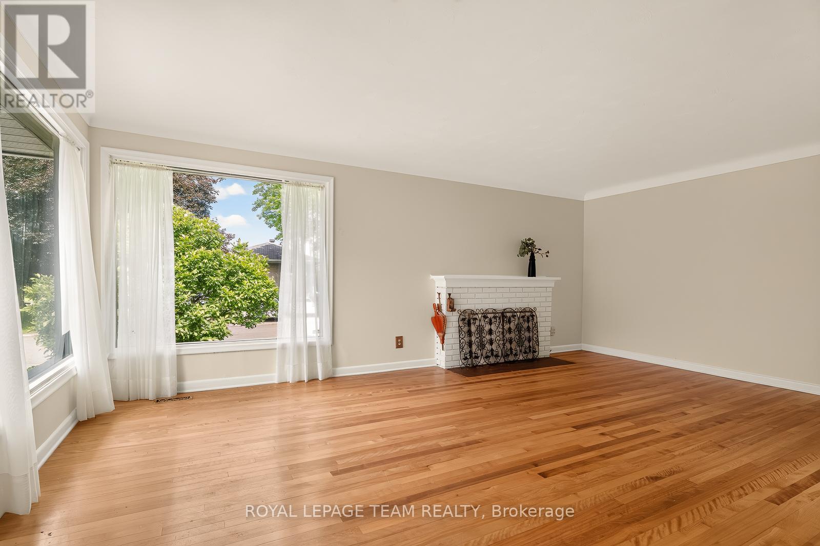2046 Dorval Avenue, Ottawa, Ontario  K1G 2N8 - Photo 4 - X13499508