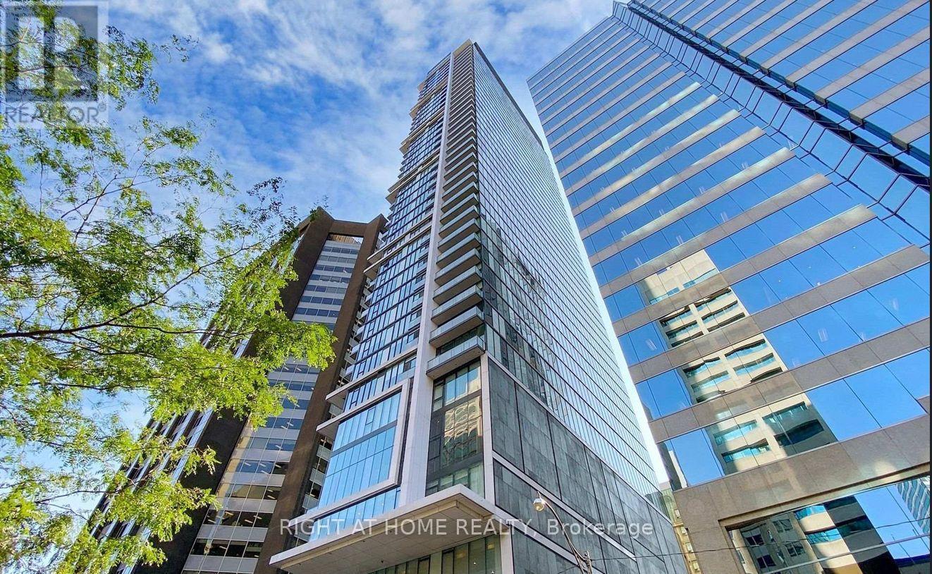 2309 - 426 University Avenue, Toronto, Ontario  M5G 1S9 - Photo 1 - C13499484