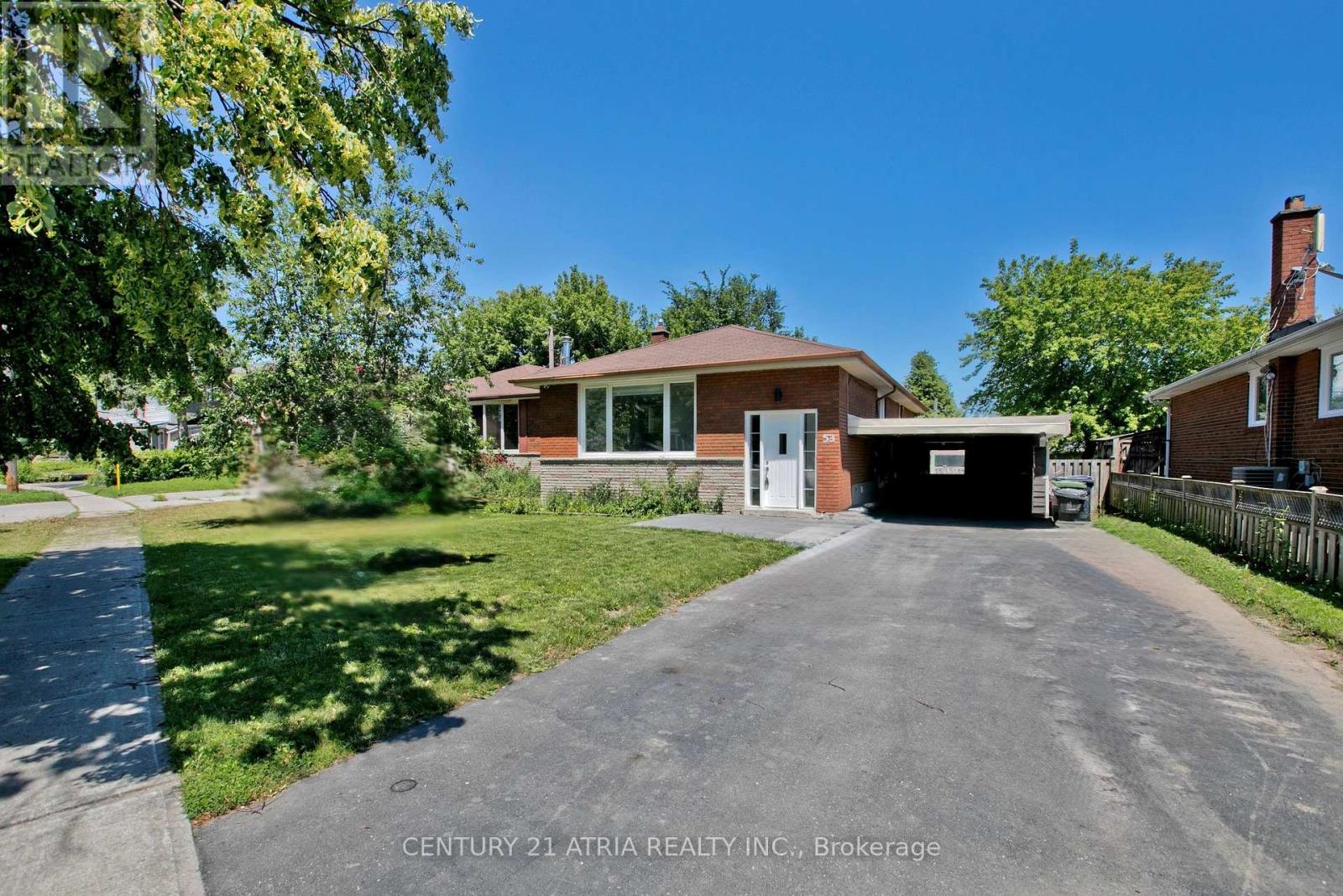 <div class="slider-price">$1,078,000</div><p>53 Bergen Road, Toronto, Ontario</p>