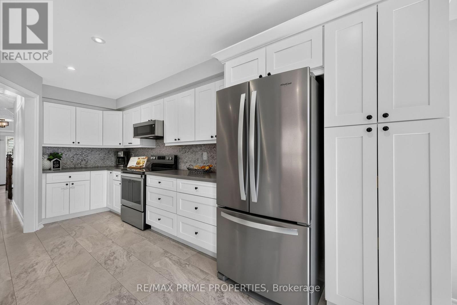 77 Margaret Graham Crescent, East Gwillimbury (Mt Albert), Ontario  L0G 1M0 - Photo 3 - N13499522
