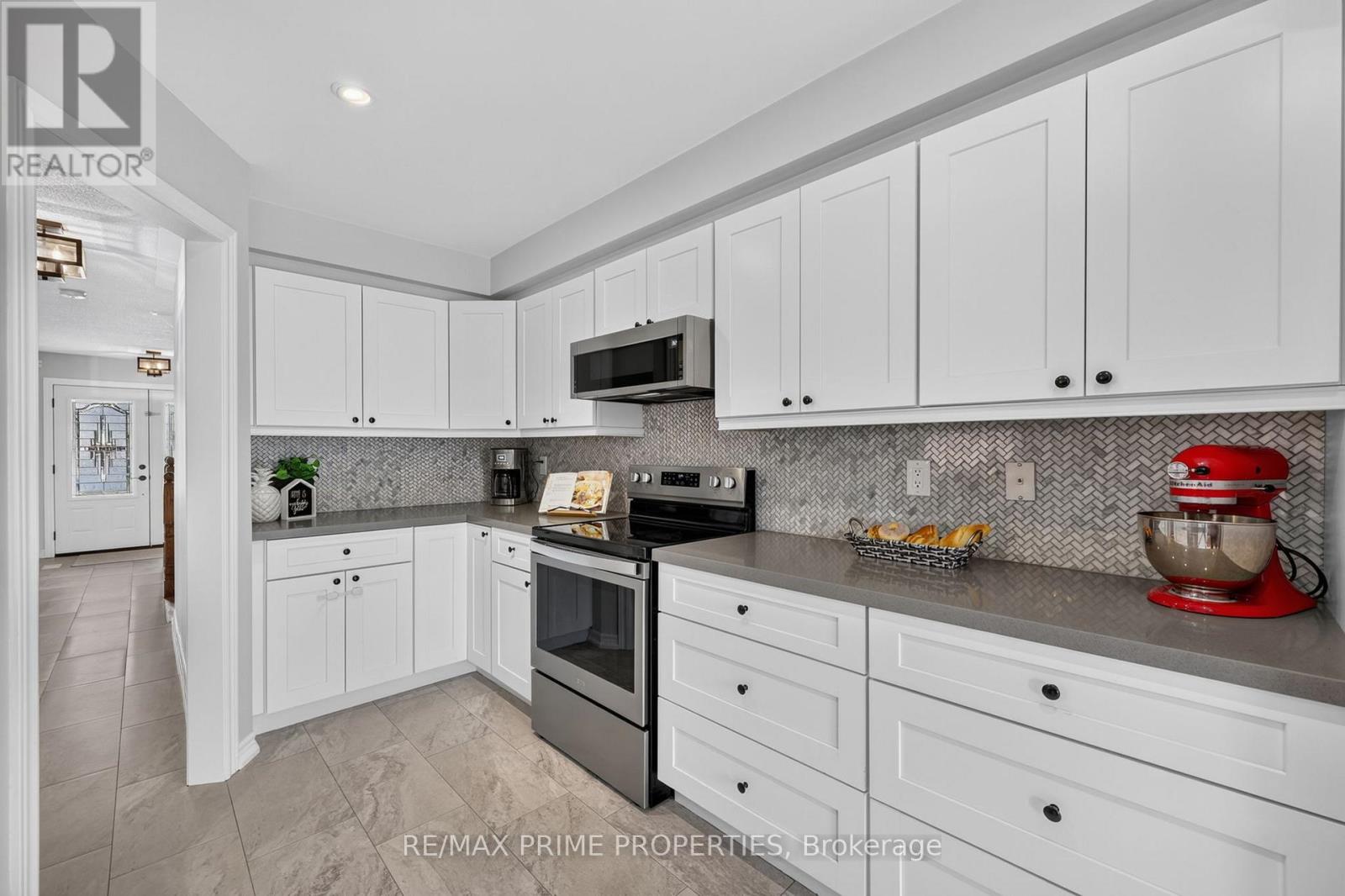 77 Margaret Graham Crescent, East Gwillimbury (Mt Albert), Ontario  L0G 1M0 - Photo 4 - N13499522