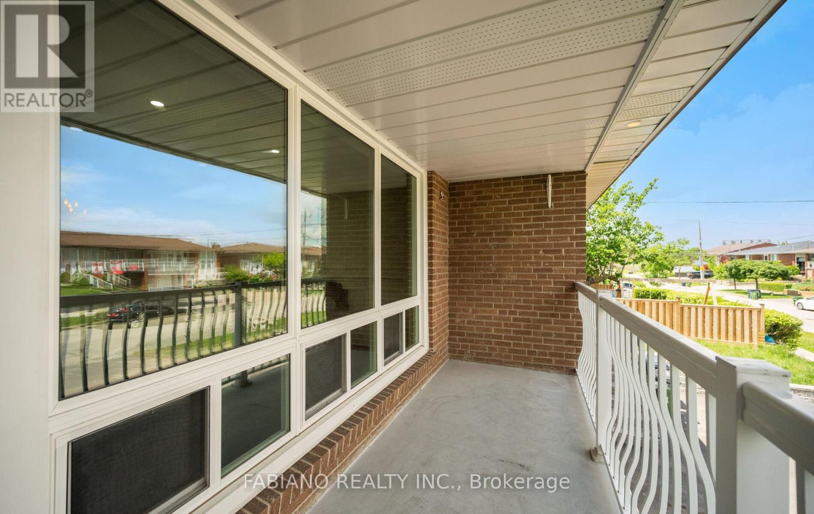 48 Sorlyn Avenue, Toronto, Ontario  M6L 1H8 - Photo 10 - W13499502
