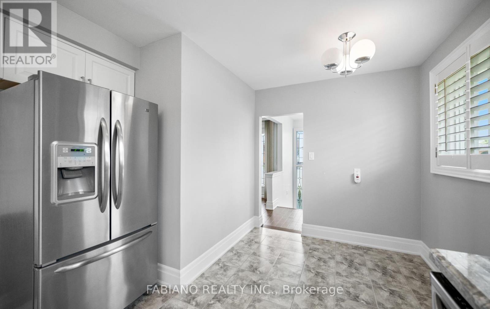 48 Sorlyn Avenue, Toronto, Ontario  M6L 1H8 - Photo 13 - W13499502