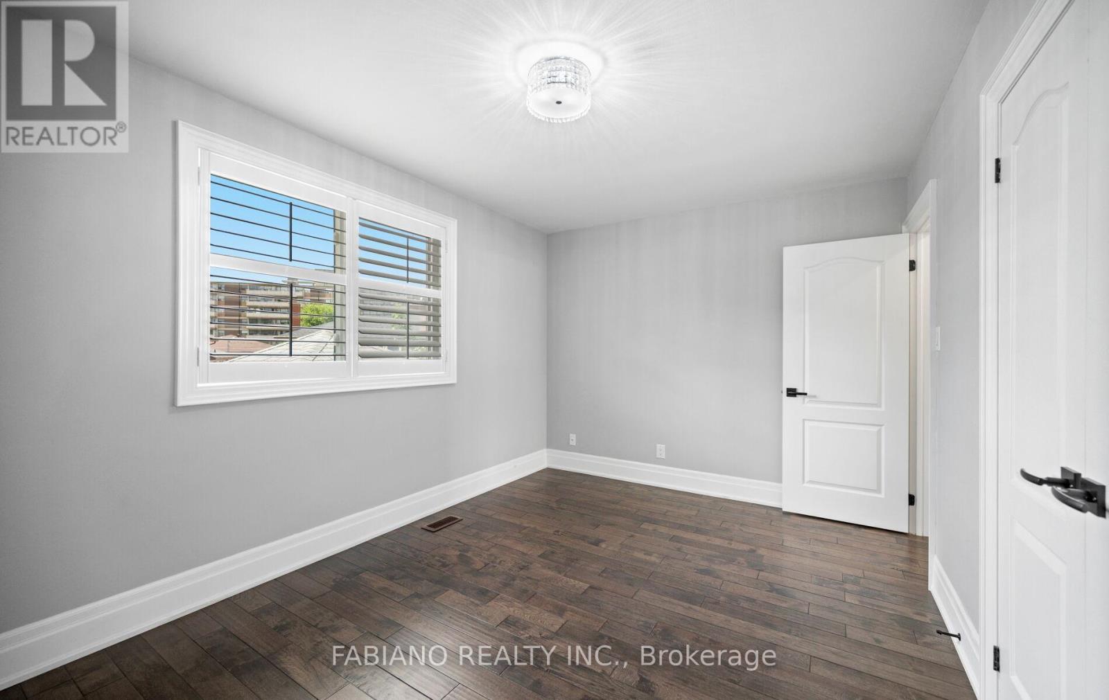 48 Sorlyn Avenue, Toronto, Ontario  M6L 1H8 - Photo 16 - W13499502