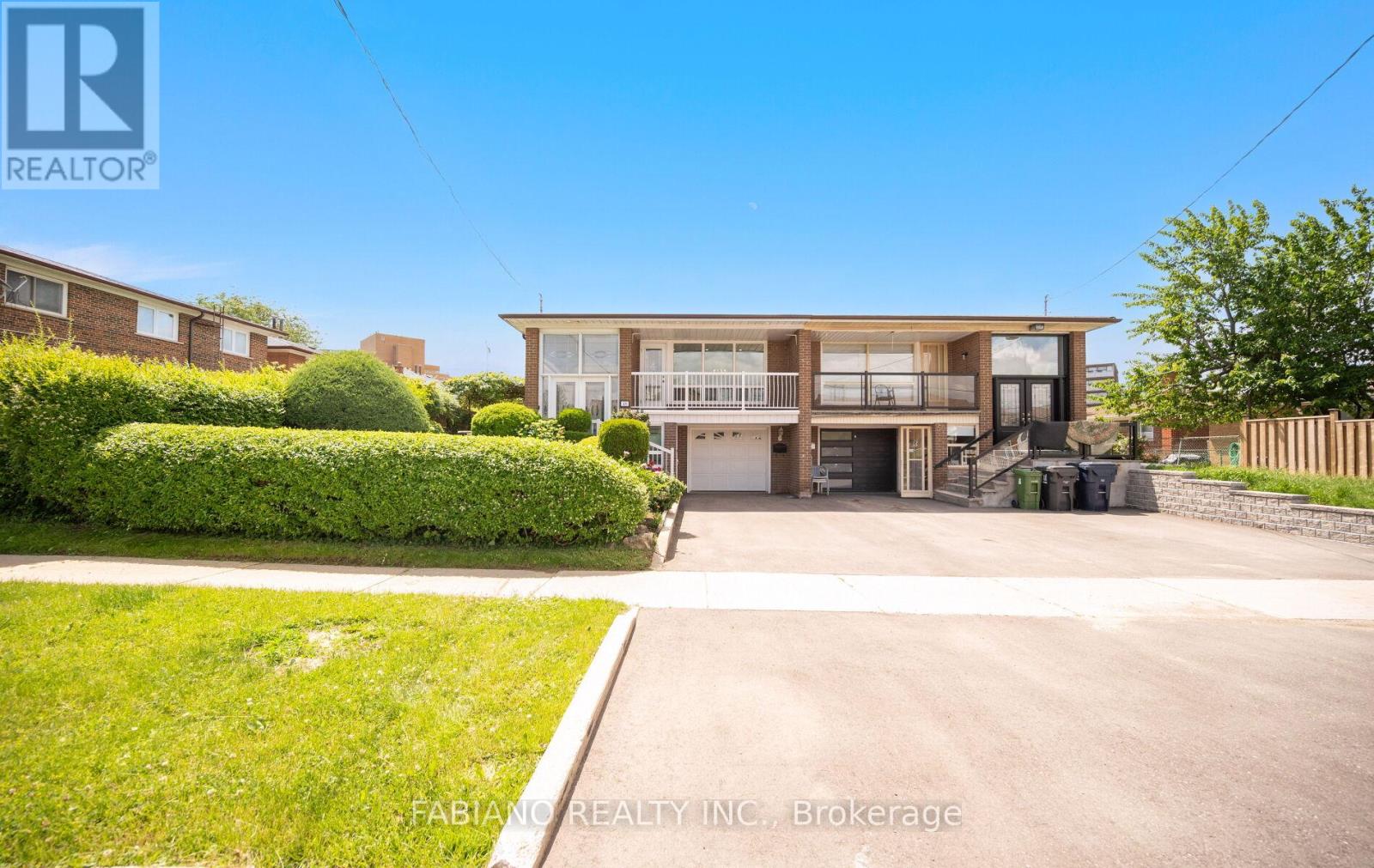 48 Sorlyn Avenue, Toronto, Ontario  M6L 1H8 - Photo 2 - W13499502