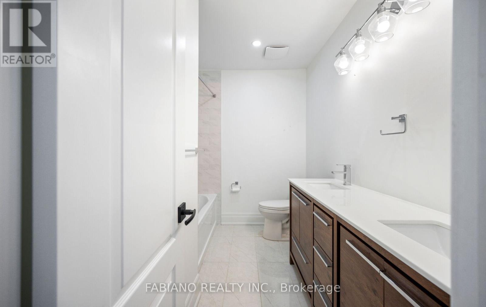 48 Sorlyn Avenue, Toronto, Ontario  M6L 1H8 - Photo 27 - W13499502