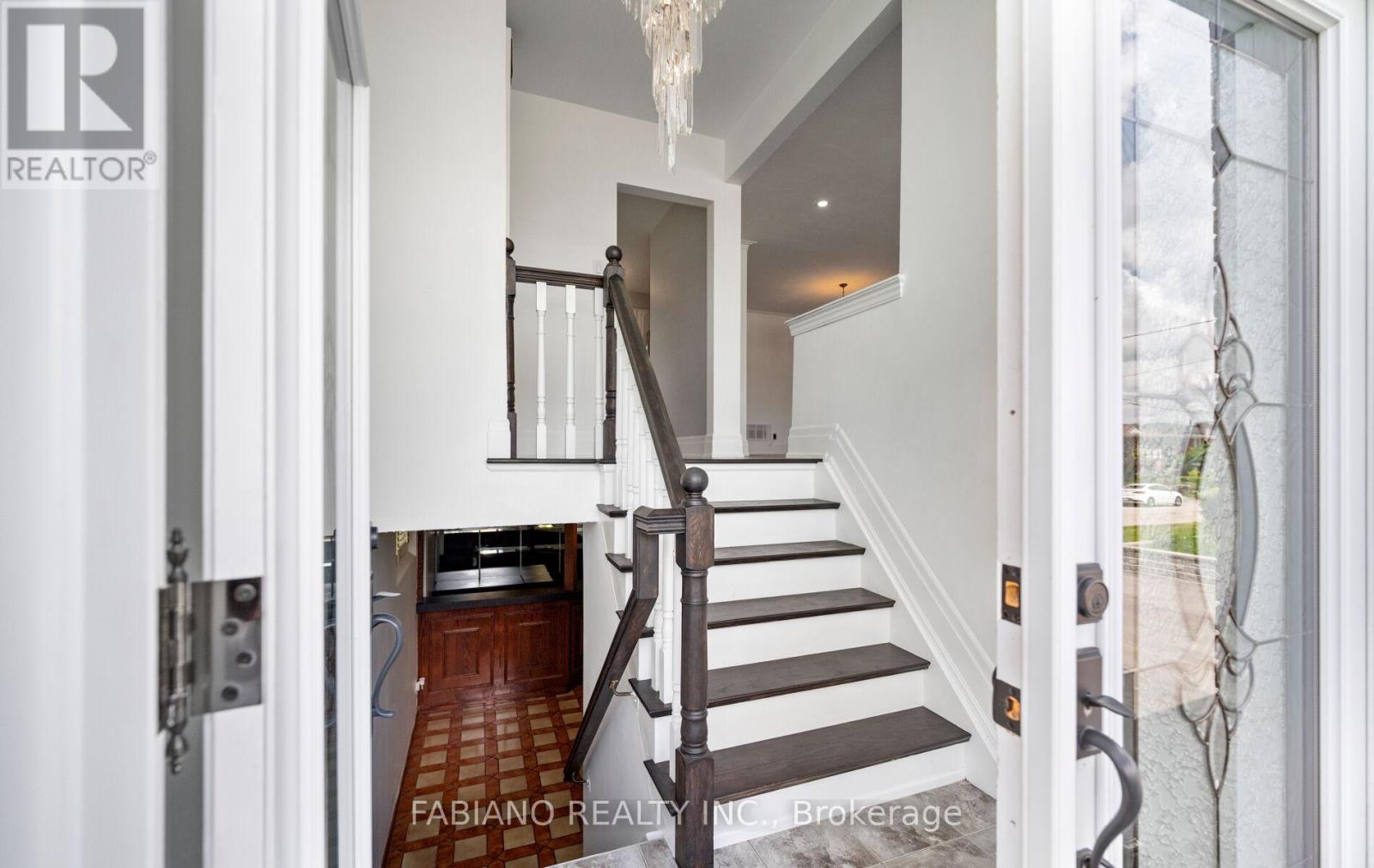 48 Sorlyn Avenue, Toronto, Ontario  M6L 1H8 - Photo 29 - W13499502