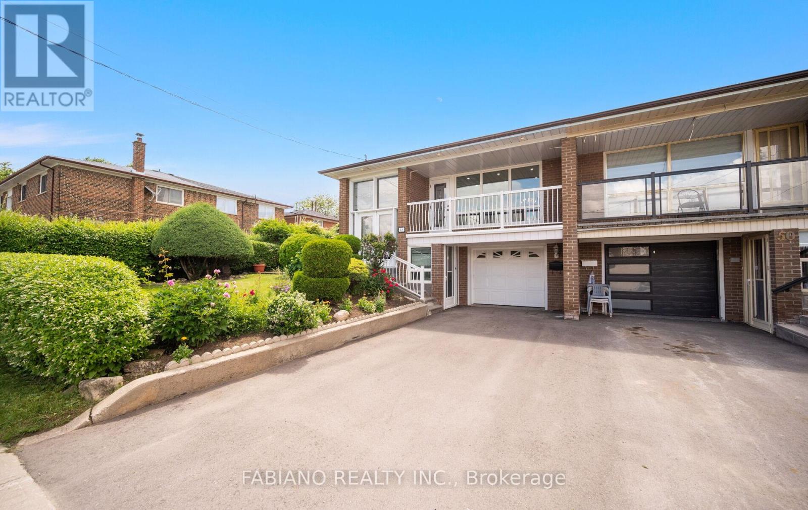 48 Sorlyn Avenue, Toronto, Ontario  M6L 1H8 - Photo 3 - W13499502