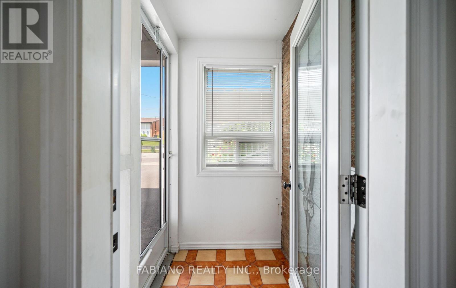 48 Sorlyn Avenue, Toronto, Ontario  M6L 1H8 - Photo 34 - W13499502