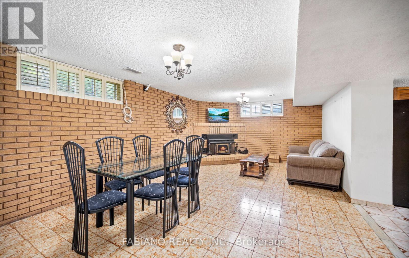 48 Sorlyn Avenue, Toronto, Ontario  M6L 1H8 - Photo 35 - W13499502