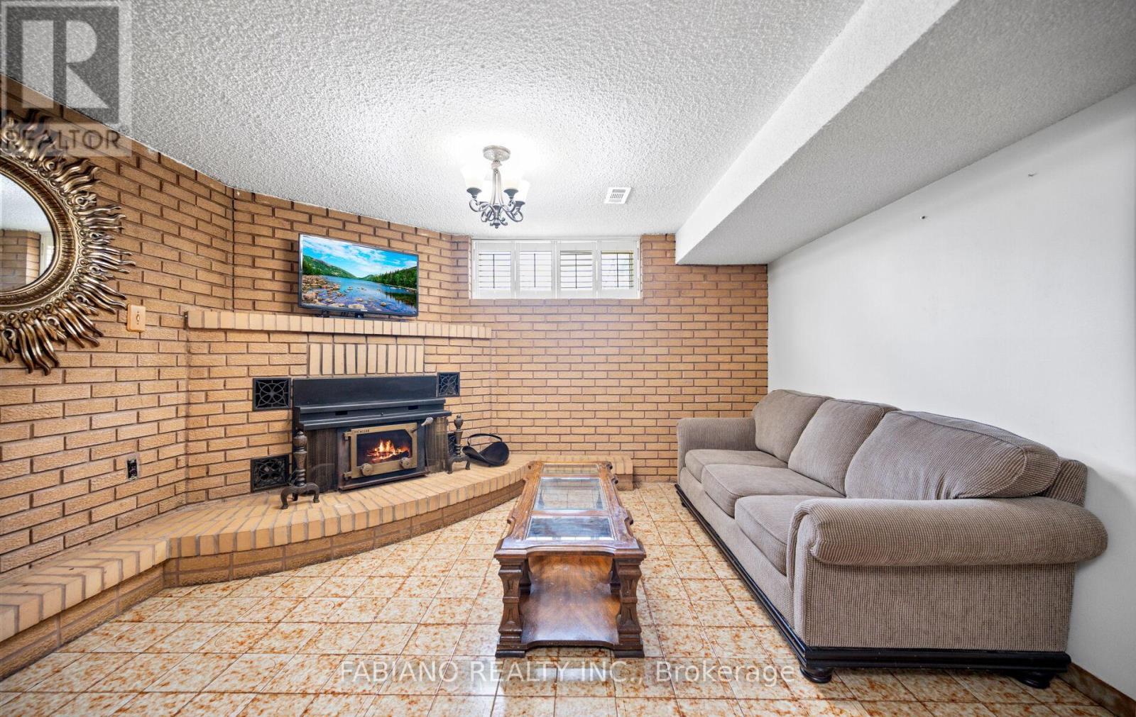 48 Sorlyn Avenue, Toronto, Ontario  M6L 1H8 - Photo 38 - W13499502