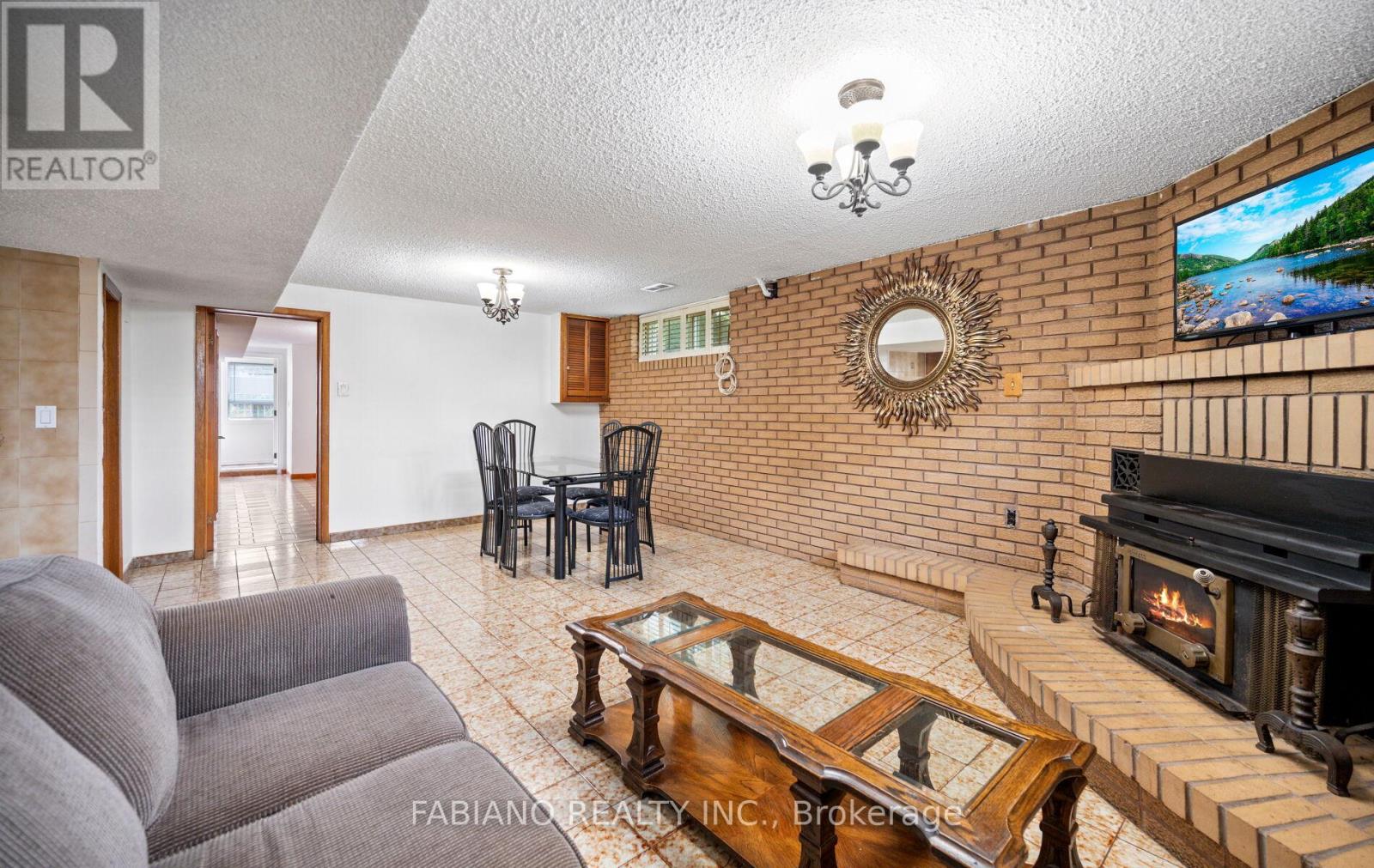 48 Sorlyn Avenue, Toronto, Ontario  M6L 1H8 - Photo 39 - W13499502