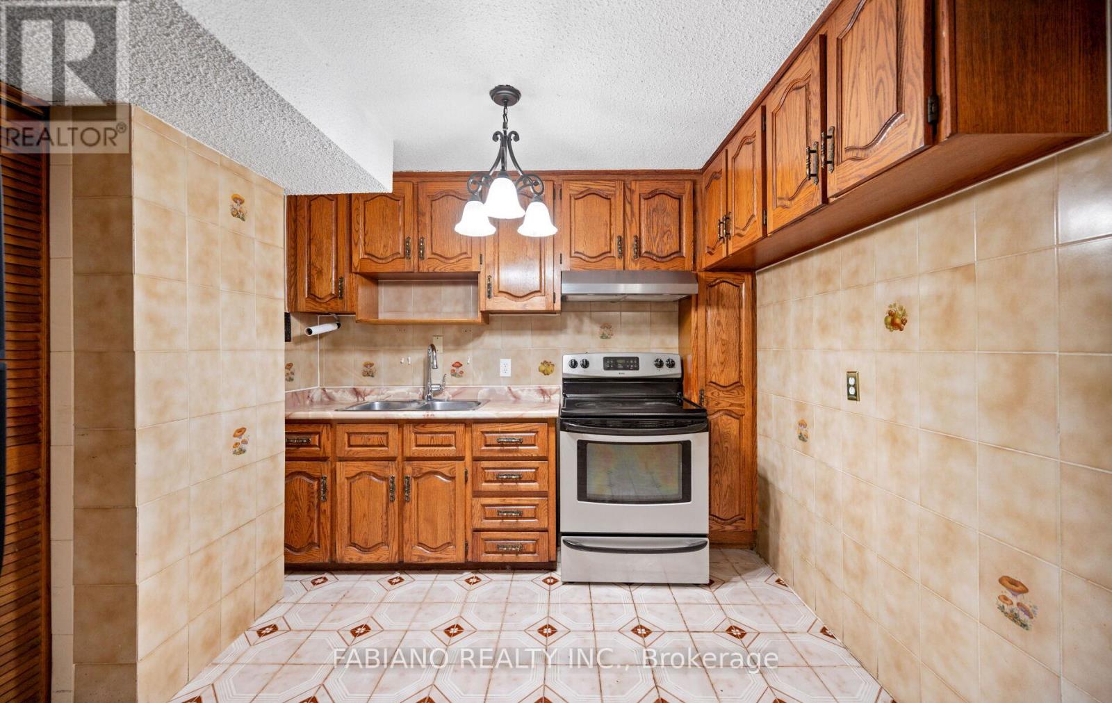 48 Sorlyn Avenue, Toronto, Ontario  M6L 1H8 - Photo 40 - W13499502