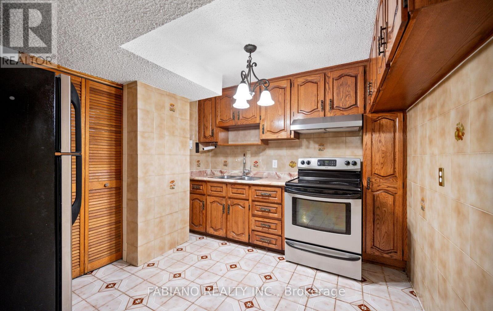 48 Sorlyn Avenue, Toronto, Ontario  M6L 1H8 - Photo 41 - W13499502