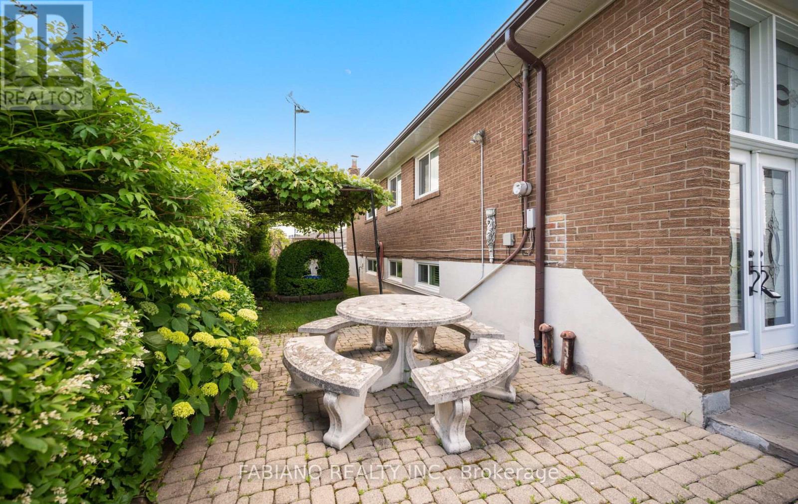 48 Sorlyn Avenue, Toronto, Ontario  M6L 1H8 - Photo 44 - W13499502
