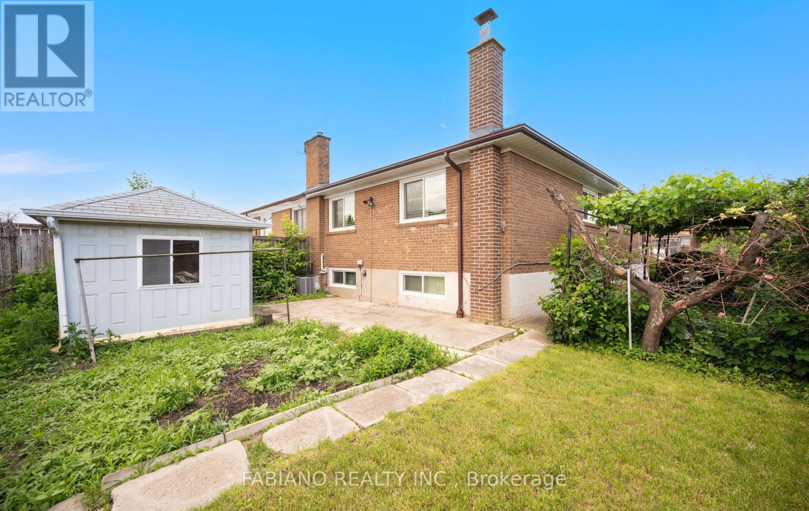 48 Sorlyn Avenue, Toronto, Ontario  M6L 1H8 - Photo 46 - W13499502