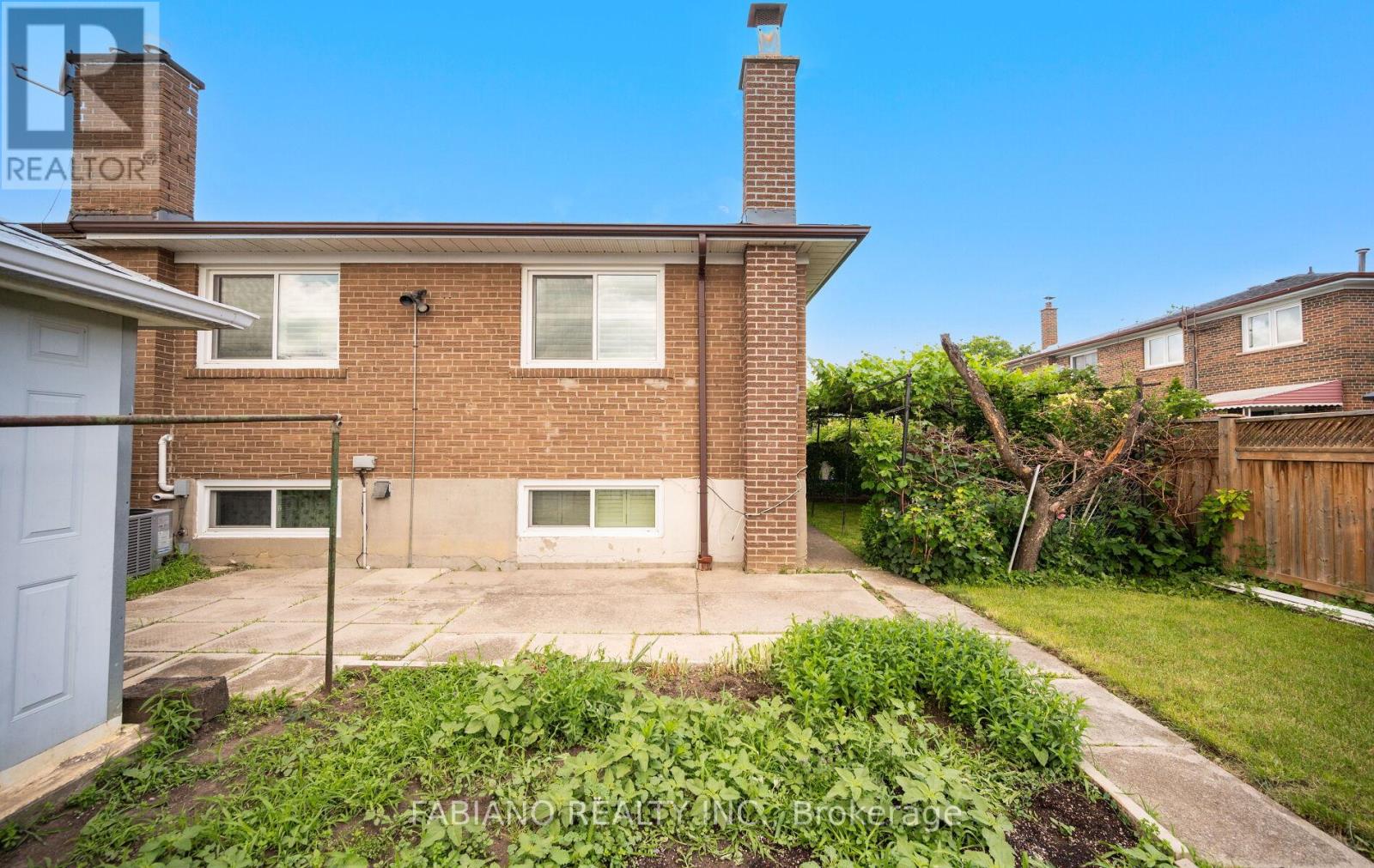 48 Sorlyn Avenue, Toronto, Ontario  M6L 1H8 - Photo 47 - W13499502