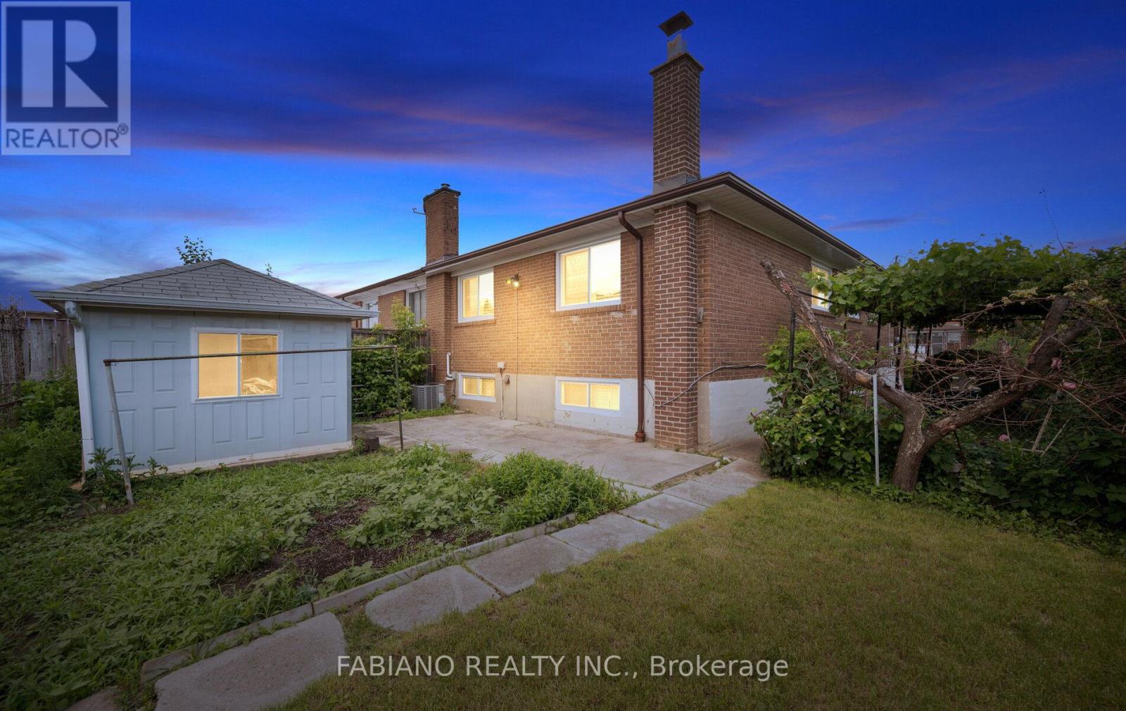 48 Sorlyn Avenue, Toronto, Ontario  M6L 1H8 - Photo 49 - W13499502