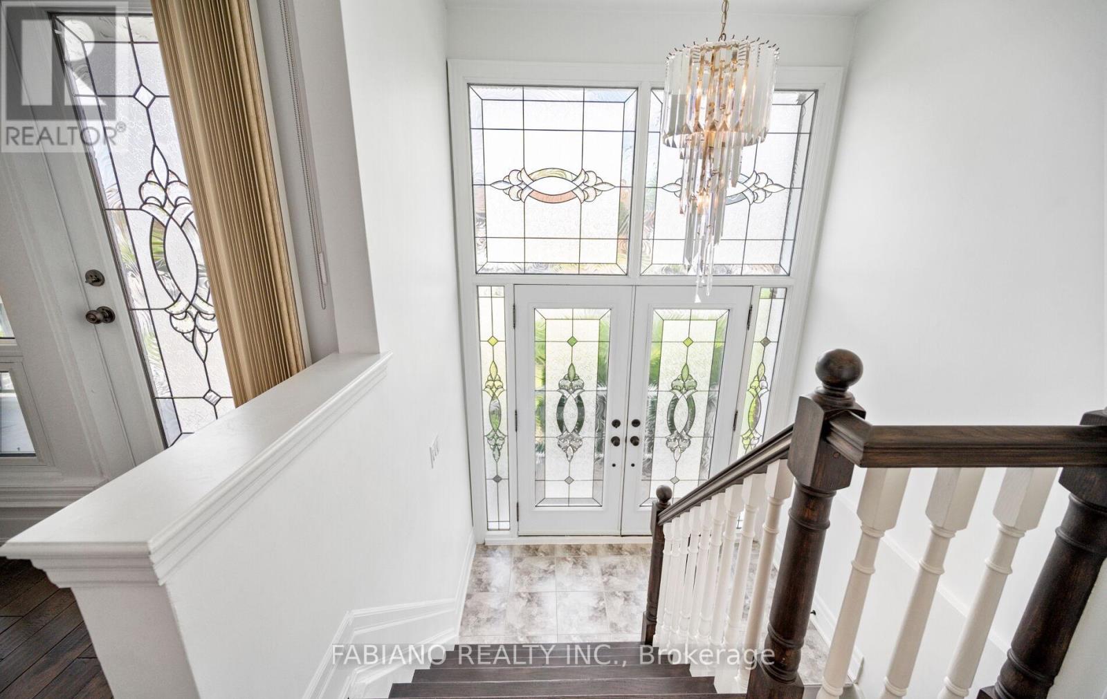 48 Sorlyn Avenue, Toronto, Ontario  M6L 1H8 - Photo 5 - W13499502