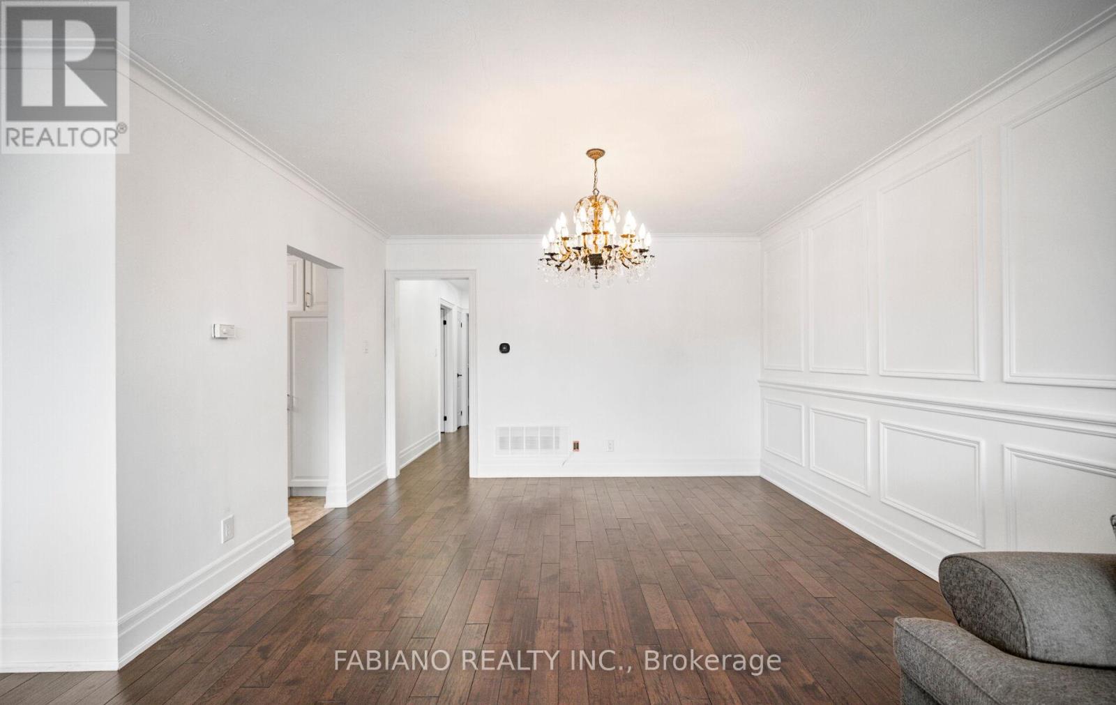 48 Sorlyn Avenue, Toronto, Ontario  M6L 1H8 - Photo 8 - W13499502