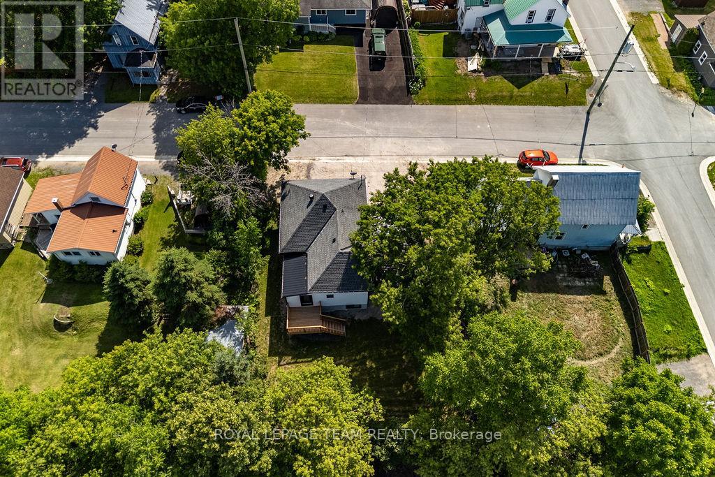 29 Gillies Street, Mcnab/braeside, Ontario  K0A 1G0 - Photo 3 - X13499546