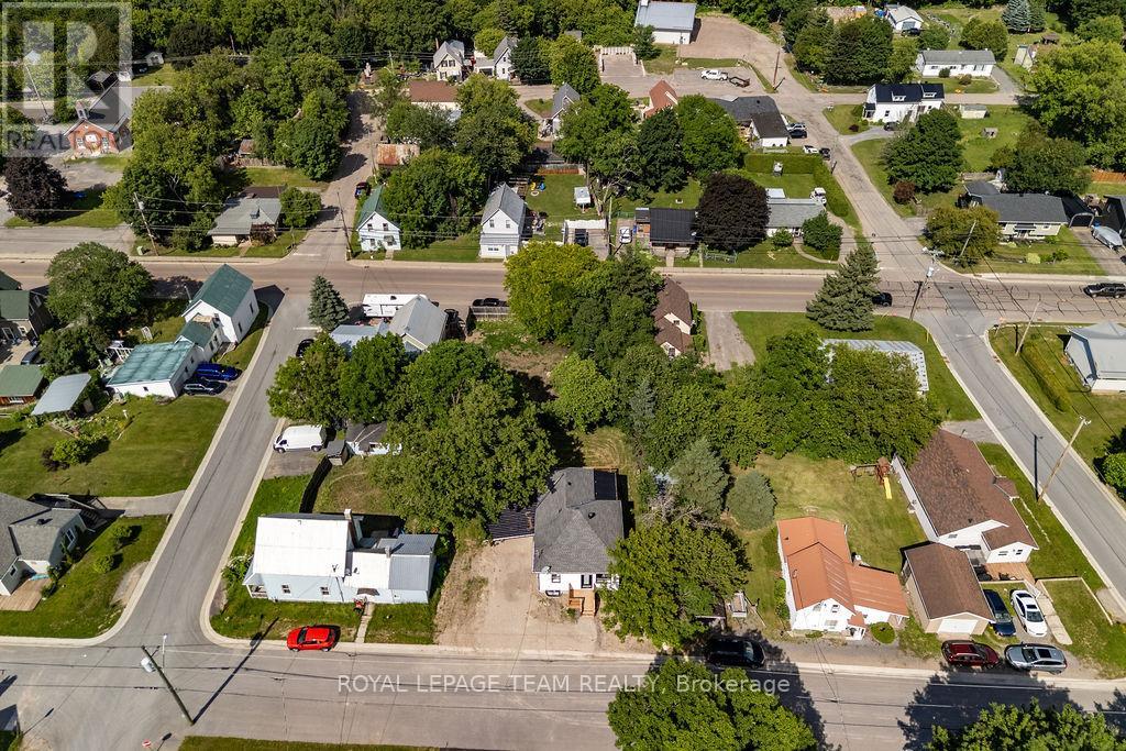 29 Gillies Street, Mcnab/braeside, Ontario  K0A 1G0 - Photo 44 - X13499546
