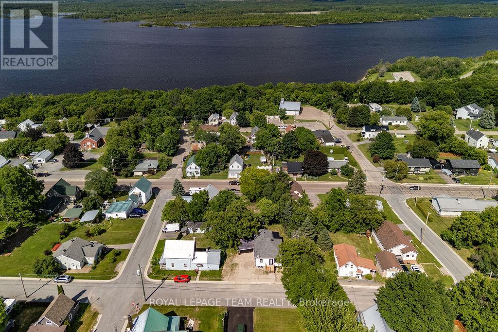 29 Gillies Street, Mcnab/braeside, Ontario  K0A 1G0 - Photo 45 - X13499546