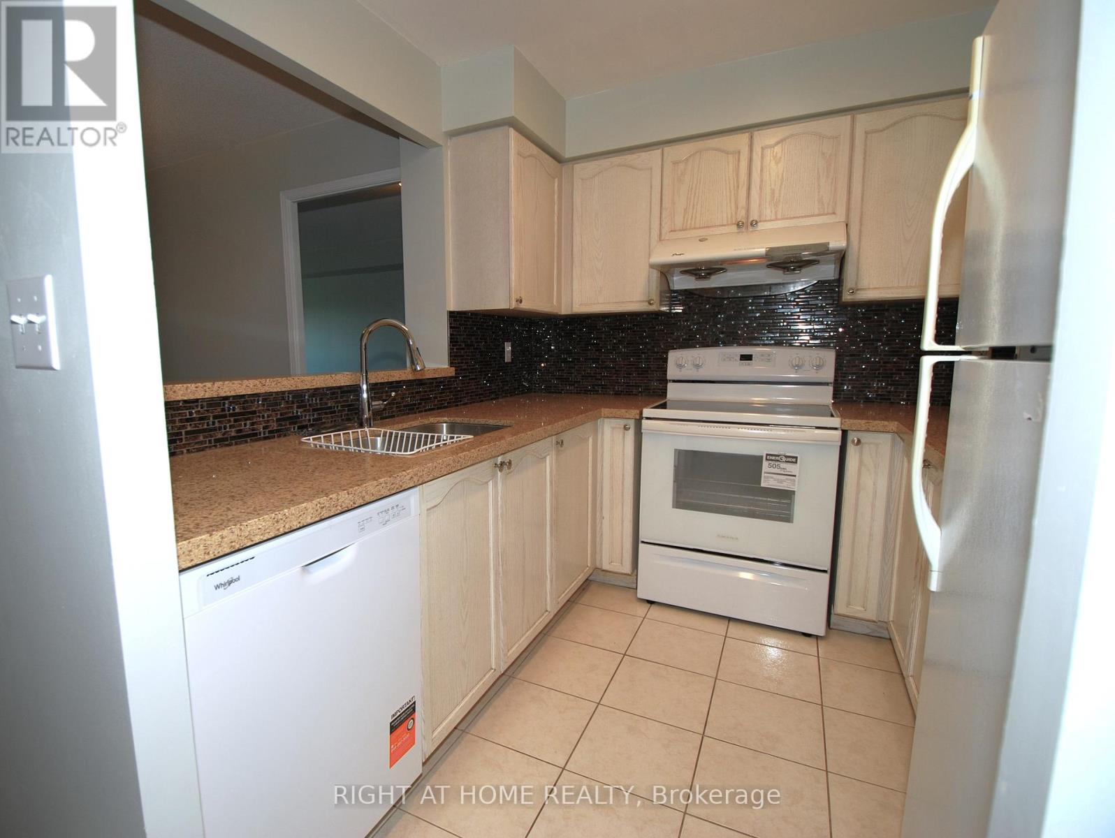 1009 - 39 Pemberton Avenue, Toronto, Ontario  M2M 4L6 - Photo 4 - C13499558