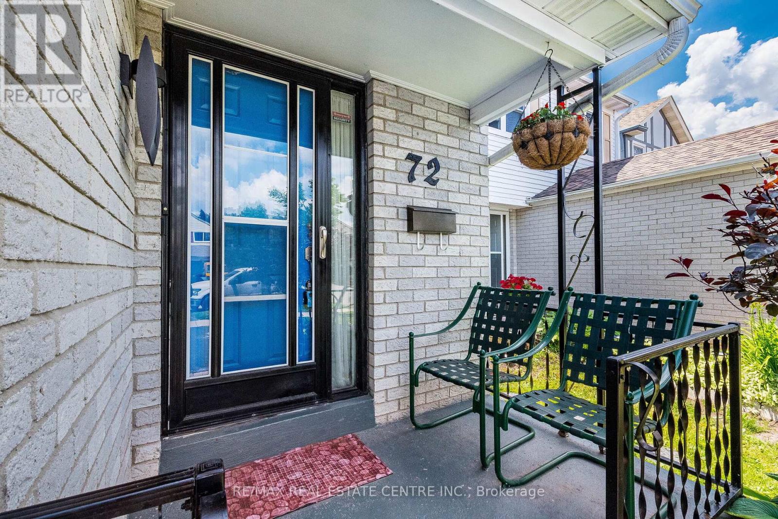 72 Malabar Crescent, Brampton, Ontario  L6S 3X8 - Photo 5 - W13474864