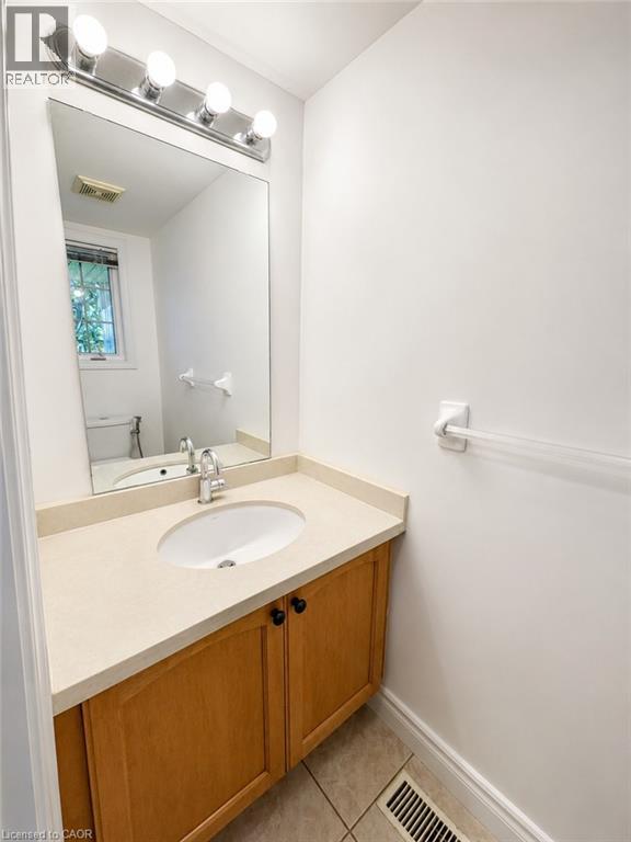596 Southridge Drive, Hamilton, Ontario  L9C 7V8 - Photo 13 - 40842146