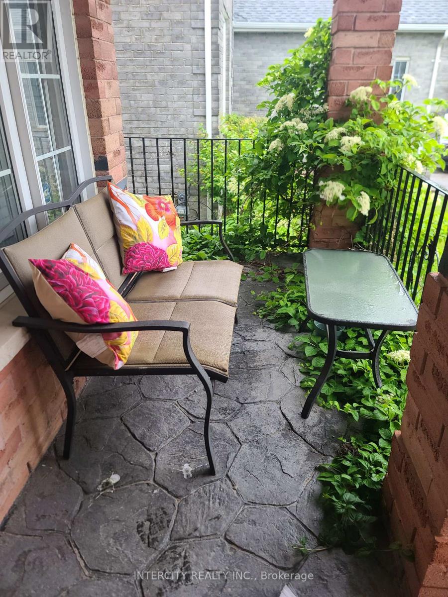 25 Meyer Avenue, Barrie, Ontario  L4M 6Y1 - Photo 3 - S12943604