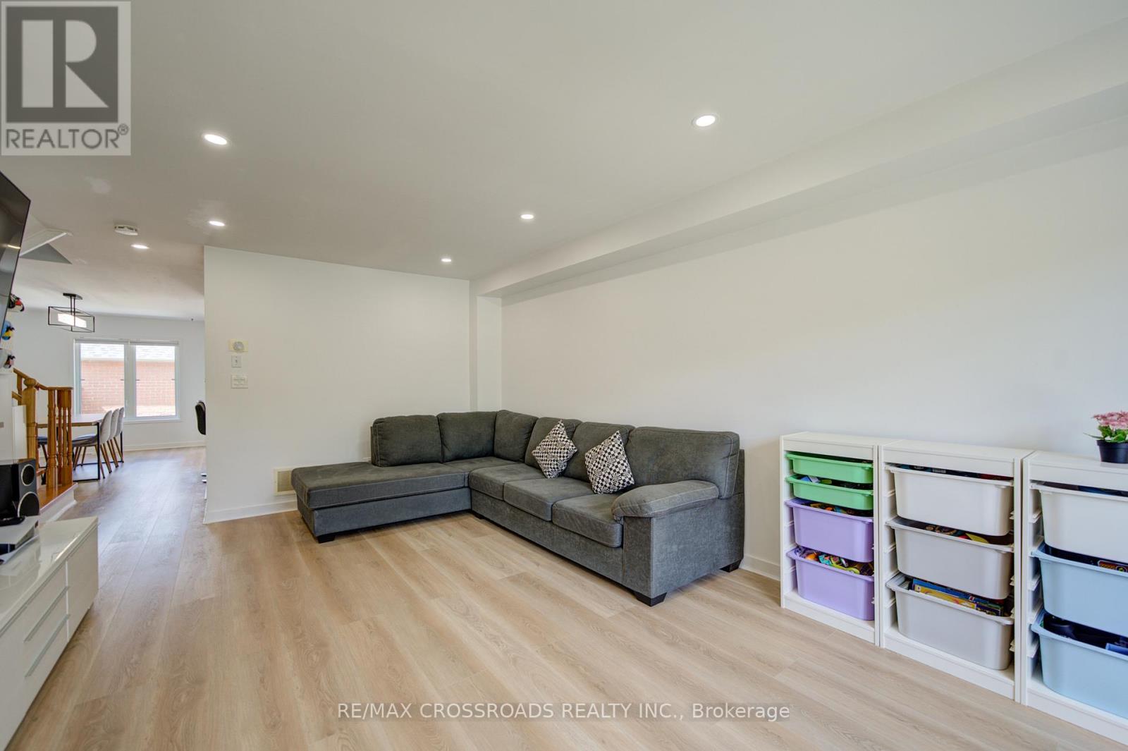 2278 Bur Oak Avenue, Markham, Ontario  L6E 1M1 - Photo 2 - N13478164