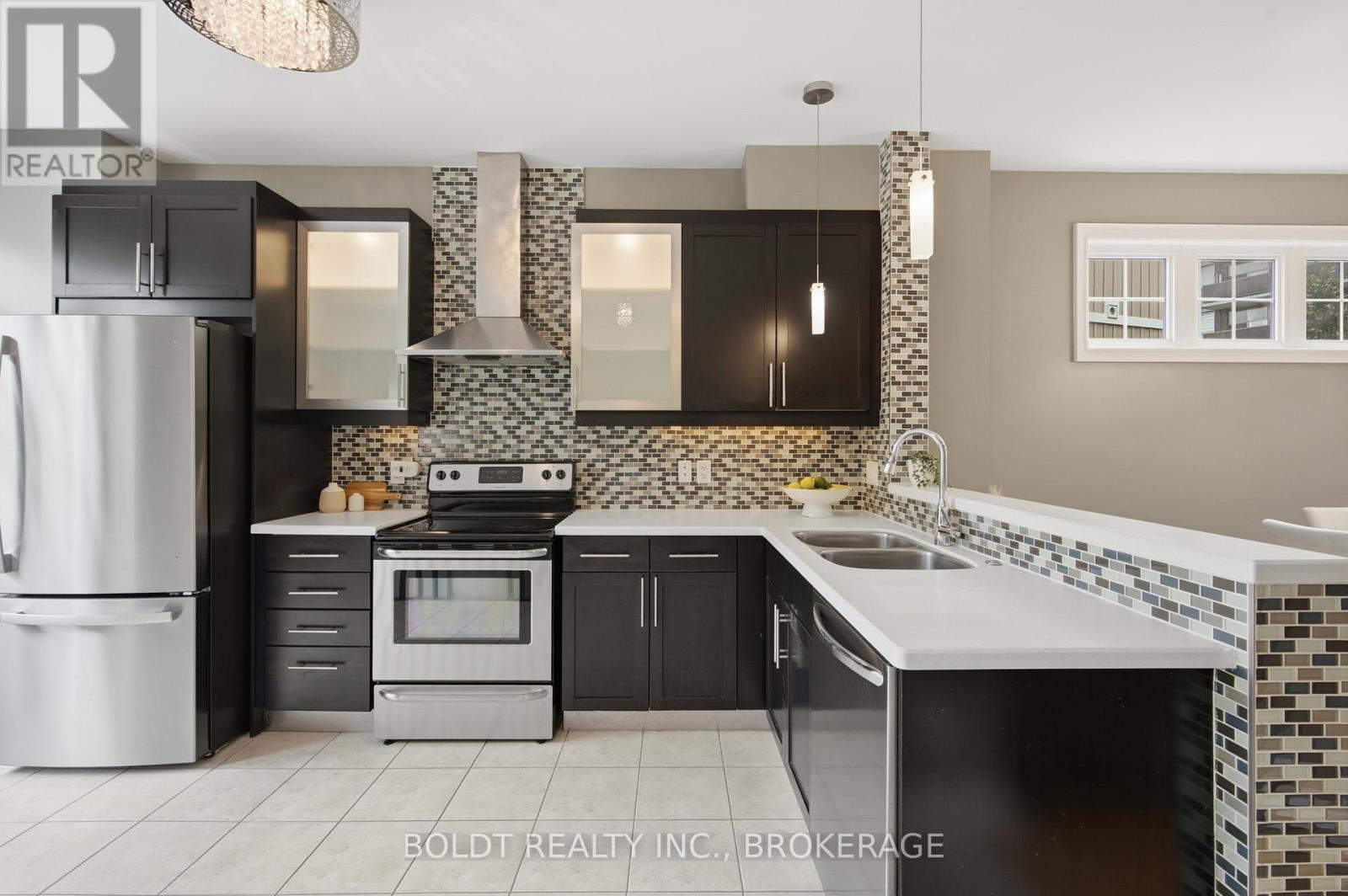 41 Durksen Drive, St. Catharines, Ontario  L2R 0A7 - Photo 3 - X13499628