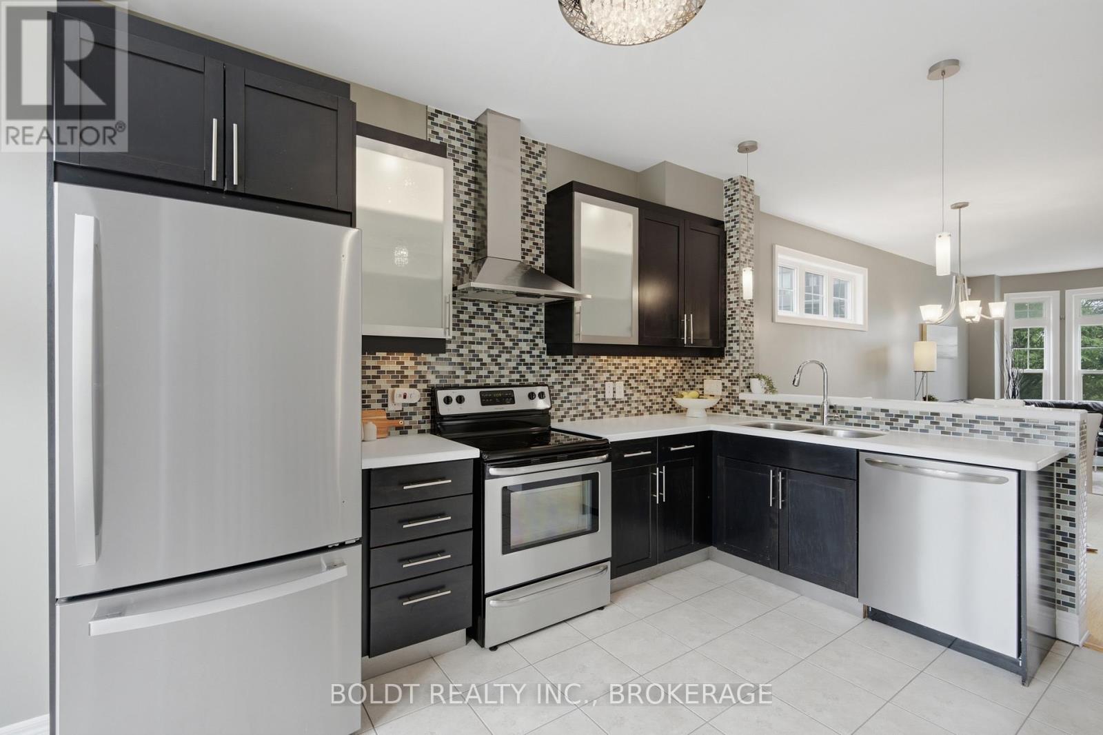 41 Durksen Drive, St. Catharines, Ontario  L2R 0A7 - Photo 5 - X13499628