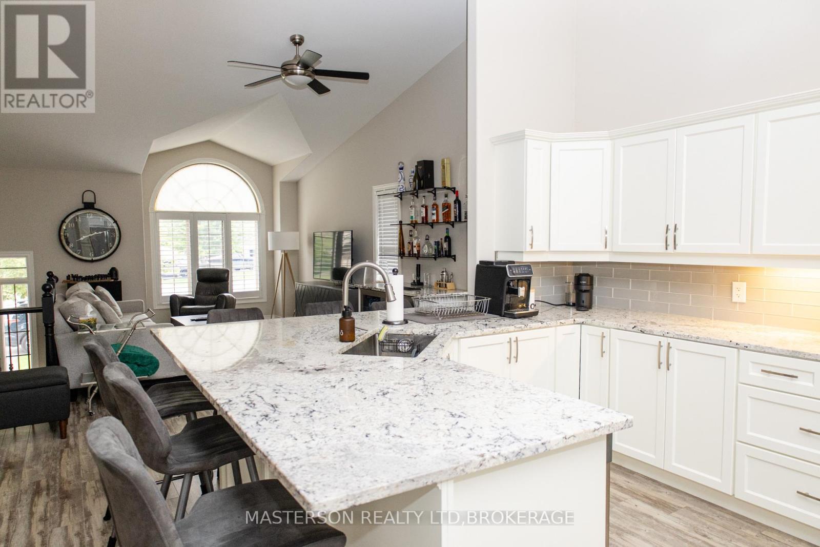 6662 Alina Court, Niagara Falls, Ontario  L2H 0A7 - Photo 3 - X13499682
