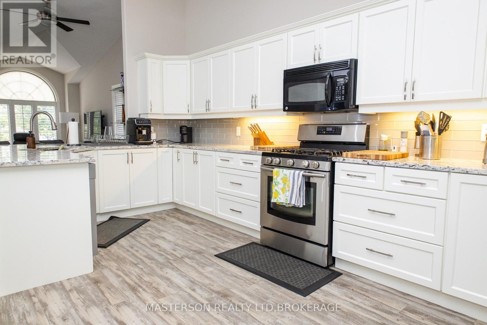 6662 Alina Court, Niagara Falls, Ontario  L2H 0A7 - Photo 7 - X13499682