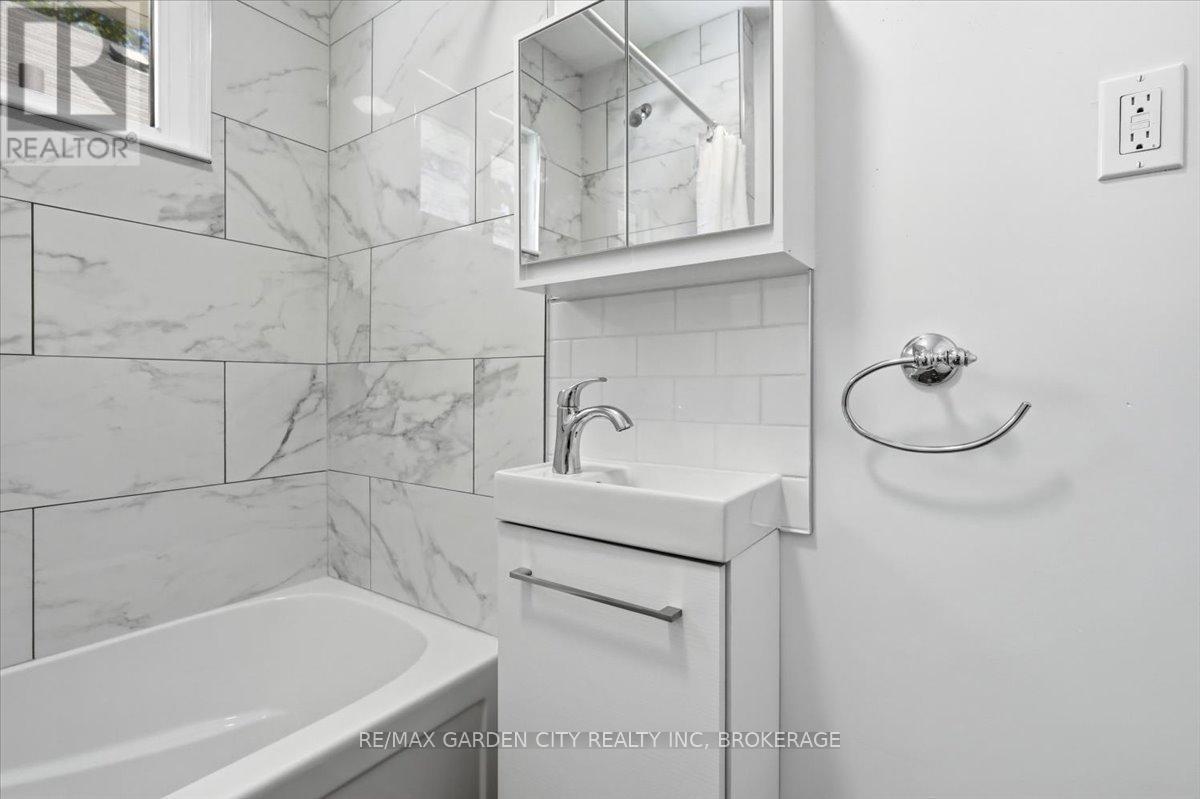 106 Carlton Street, St. Catharines, Ontario  L2R 1R3 - Photo 11 - X13492276