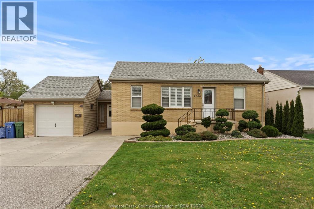 2563 MELDRUM, Windsor, Ontario