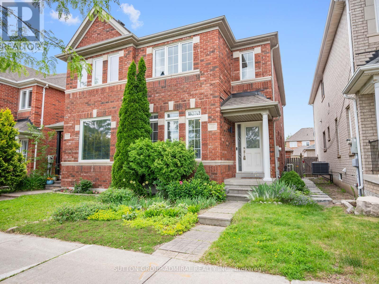 10 FOREST RUN BOULEVARD, Vaughan, Ontario